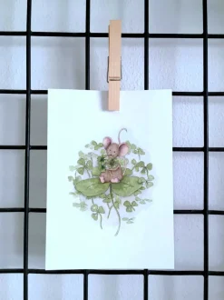 Anillustration Ansichtkaart Muis op/met klavertje vier