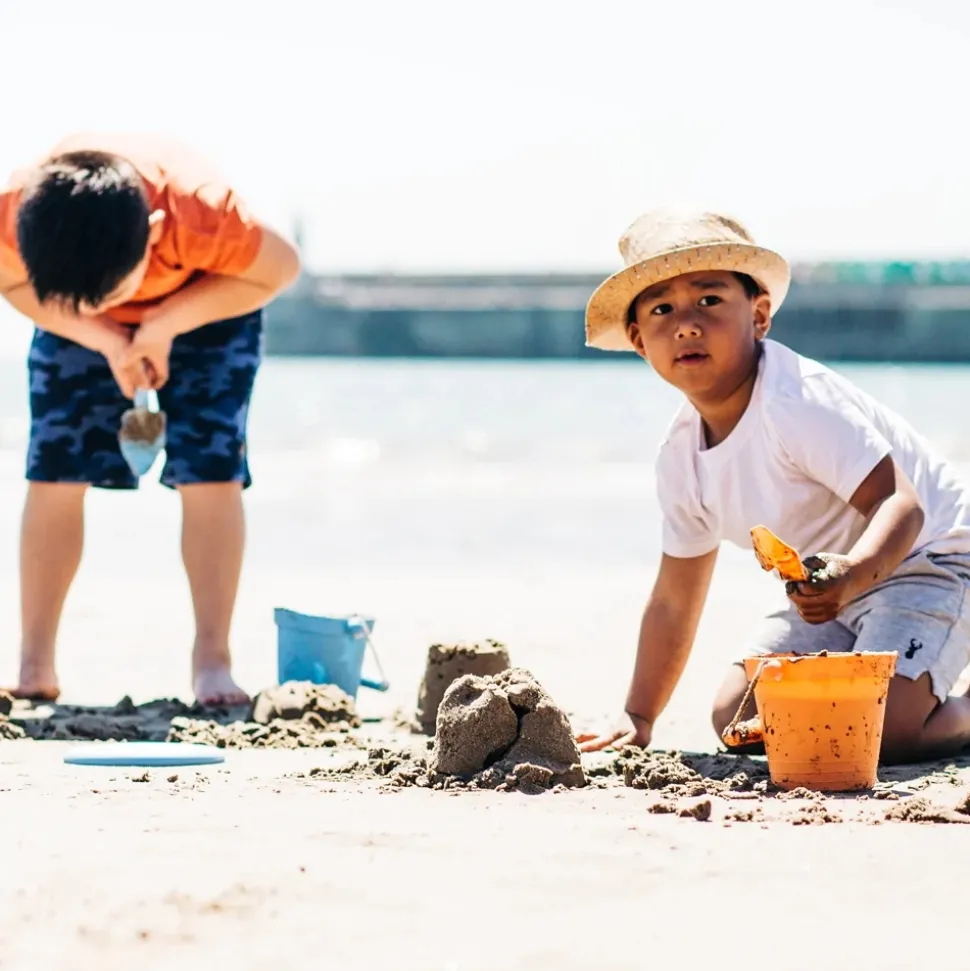Bigjigs Emmer Cherry Red Activity Bucket